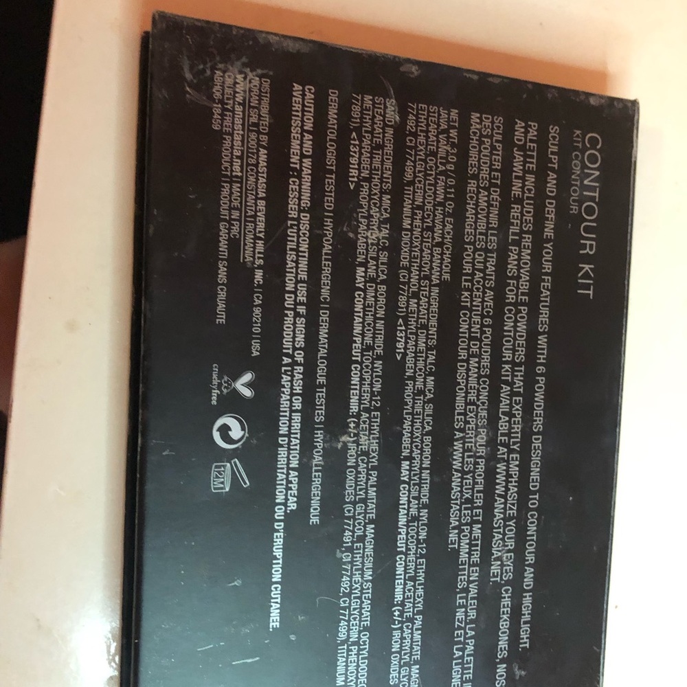 ABH contour palette in light